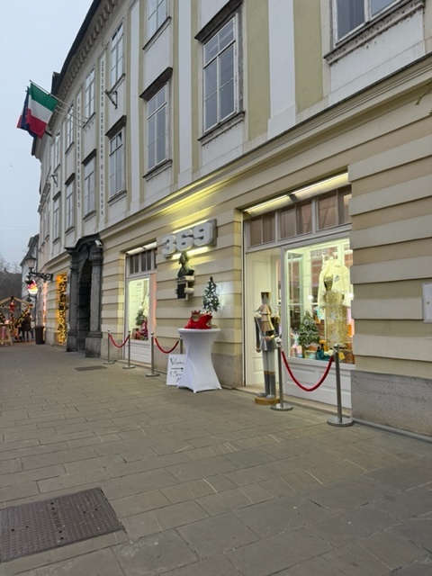 369 Place Ljubljana — sprejem gostov za dogodek