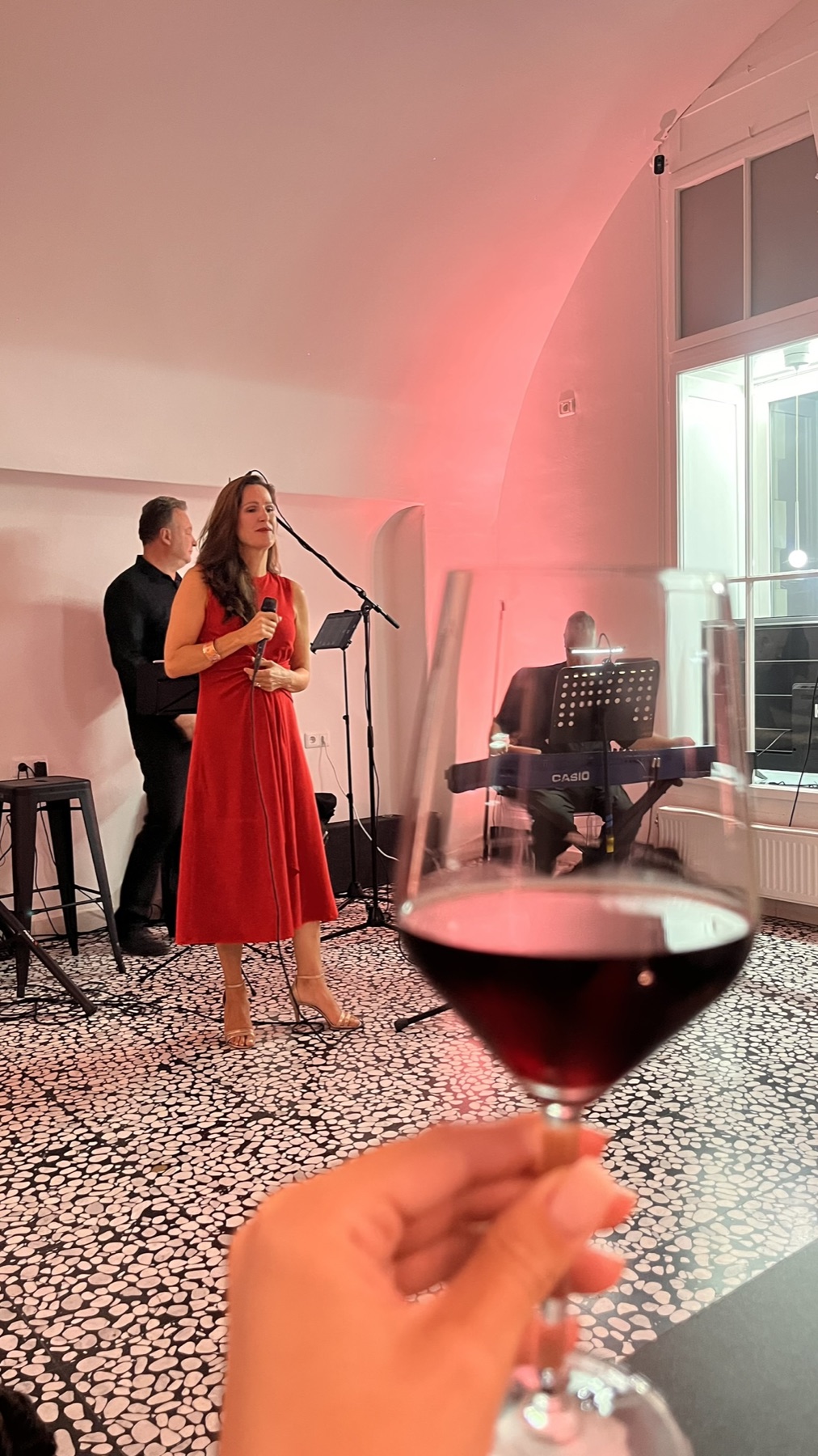 Sip n' Sound — detajl cvetličnega aranžmaja, 369 Place Ljubljana
