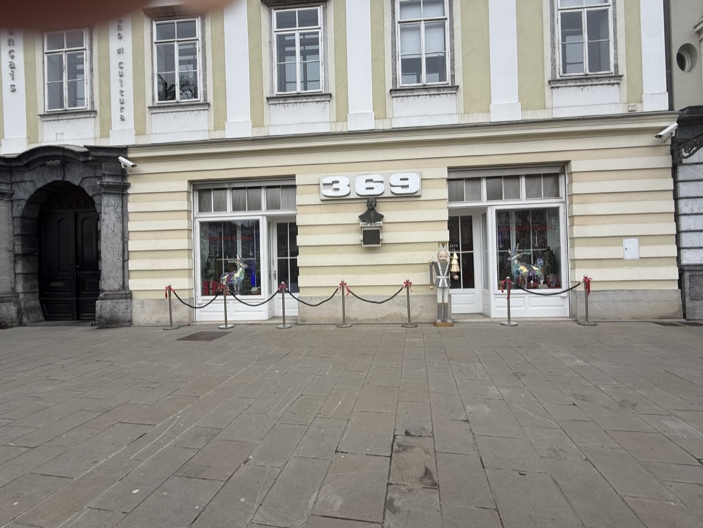 369 Place Ljubljana — prostor in dogodki
